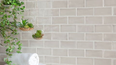 Beigefarbene Wandfliesen von Amadis, Serie Seville 6,5x13 cm