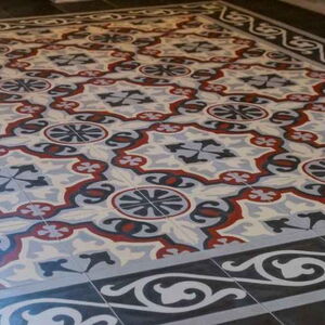 Zementfliesenboden mit Dekor und Umrandung in Schwarz Weiß und Rot