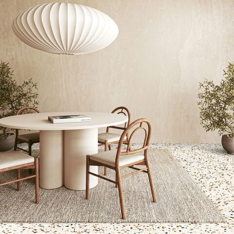 Wohn-/Esszimmer mit Fliesen in Terrazzo-Optik (Re-Bel von REVOIR PARIS)