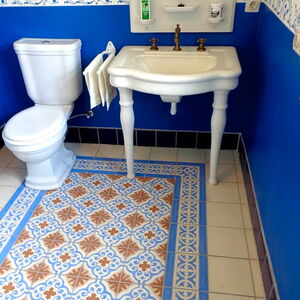 Vintage-Style-Badezimmer mit Zementfliesen