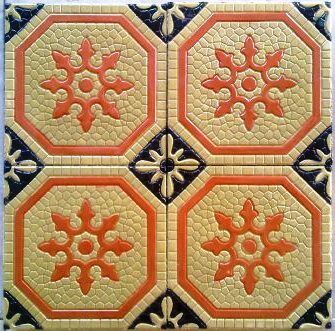 Vier achteckige Zementfliesen mit Blumenmuster und Reliefoberfläche. Rekonstruktion nach historischem Vorbild.