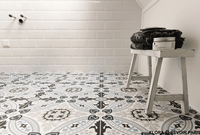 Feinsteinzeugfliesen im Format 20 x 20 cm von Revoir Paris