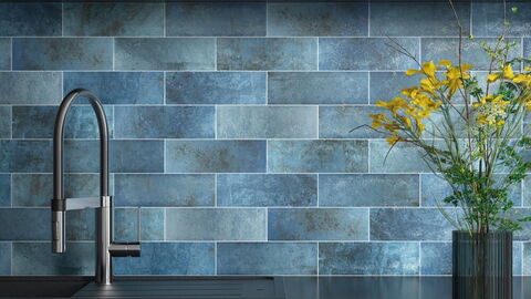 Wandfliesen der Serie Cevica Amazon (Verlegebeispiel in einer Küche, Farbe: Blau)