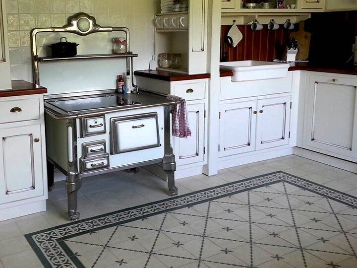 Küchenfliesen als Zementfliesen mit Dekor und Bordüre