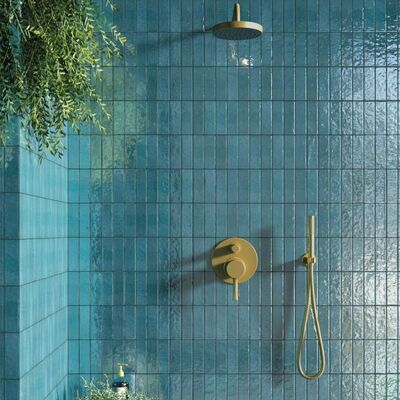 Wandfliesen der Serie "Terra" von Cevica, Verlegung in einer Dusche (Wand)