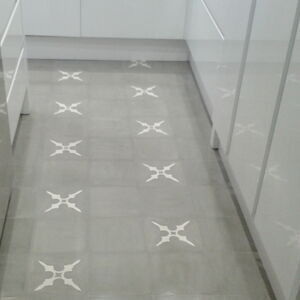 Zementfliesen (einfarbig mit FIN063, Serie Finca) verlegt in einer Küche