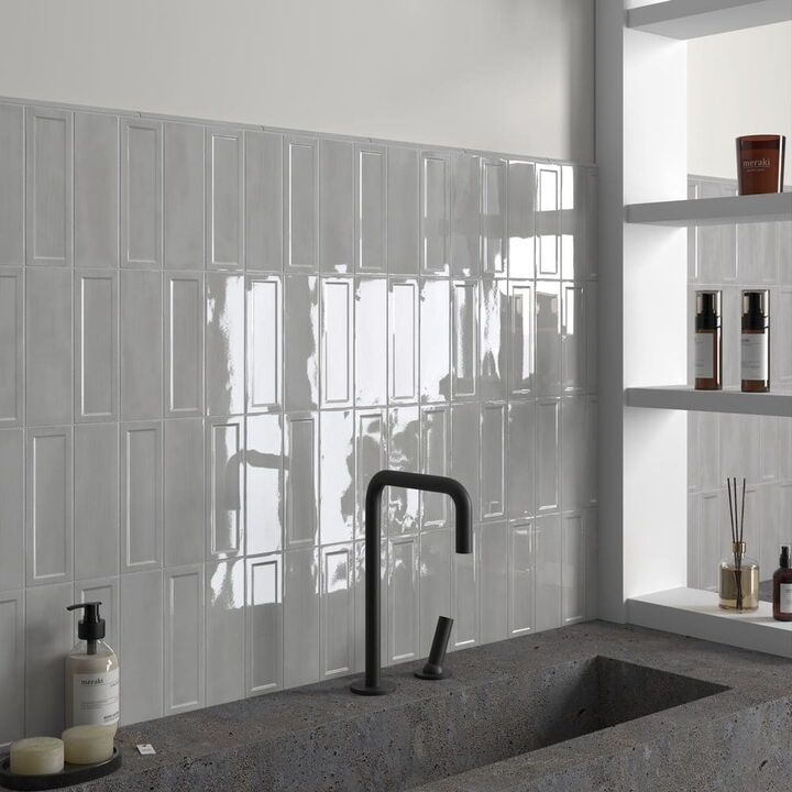 Equipe Wandfliesen Island, Farbe Silver, 6,5x20 cm, verlegt in einer Küche