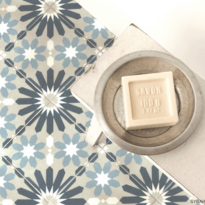 Bodenfliesen weiß und blau, marokkanisches Dekor