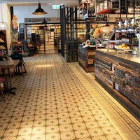 Casa1 Zementfliesen Serie Castillo (CST004) in einem Café in München