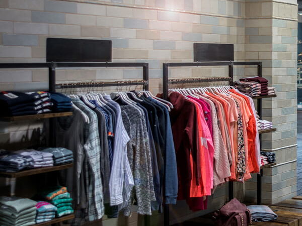 Ladenlokal mit Wandfliesen im Antik-Style