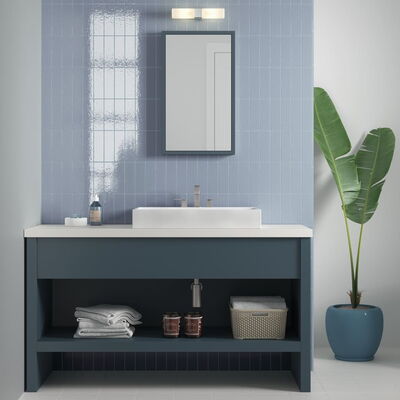 Equipe Wandfliesen Kalma, Farbe Powder Blue, 6x18,6 cm, verlegt in einem Badezimmer