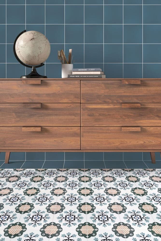 Bodenfliesen mit Dekor der Serie "Habana" von Cevica (Verlegebeispiel)