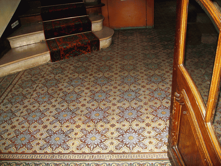 Wunderschöne alte Fliesen in einem Hauseingang in Paris | © Casa:1 Zementfliesen