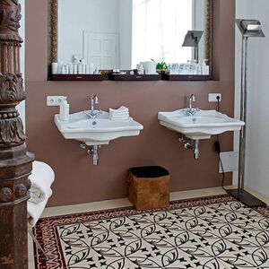 Zementfliesen (CHA072, Serie Chalet + RAN015) verlegt in einem Badezimmer