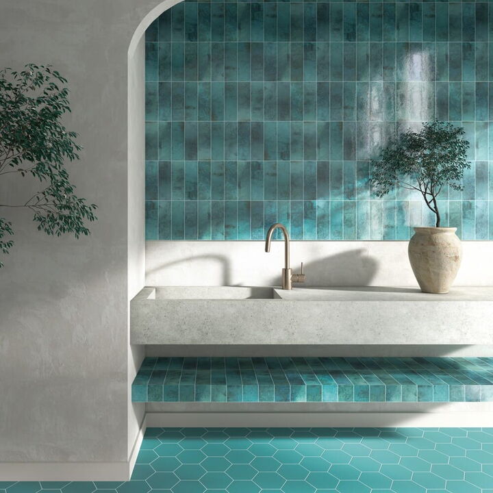Casa:1 Wandfliesen Cevica Amazon 7,5x22,5 cm Verlegebeispiel mit türkisfarbenen Fliesen