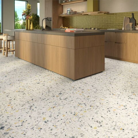 Küche mit Fliesen in Terrazzo-Optik (Re-Bel von REVOIR PARIS)