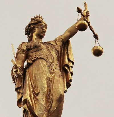 Justicia mit verbundenen Augen. Casa:1