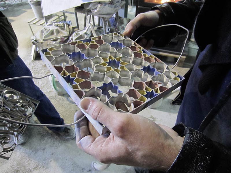 Schablone für die Herstellung von Zementfliesen mit Dekor